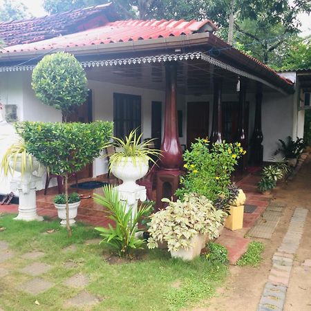 Malee Homestay 폴로나루와 외부 사진