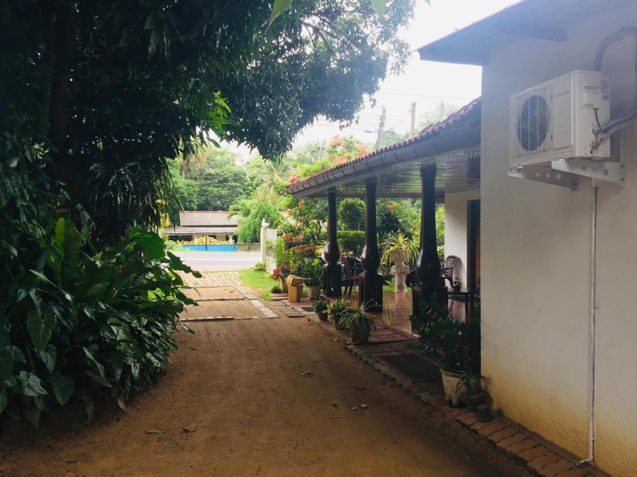 Malee Homestay 폴로나루와 외부 사진
